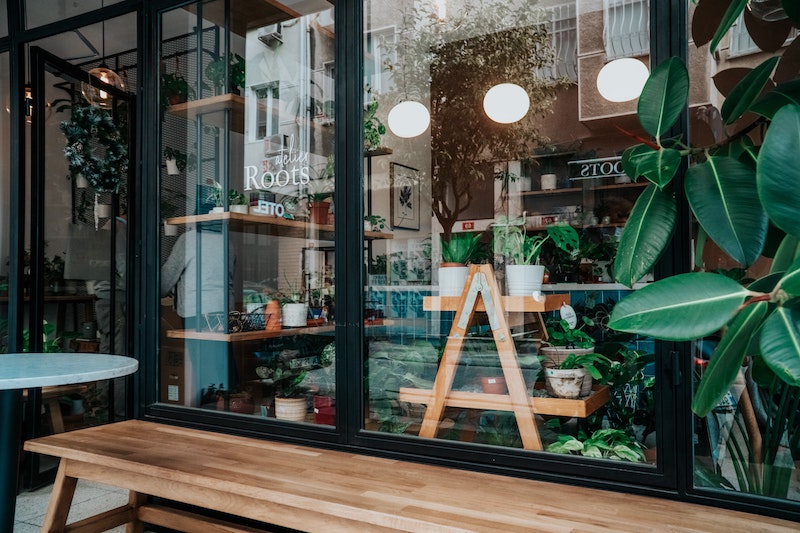 17 Easy Autumn Window Display Ideas for Your Store