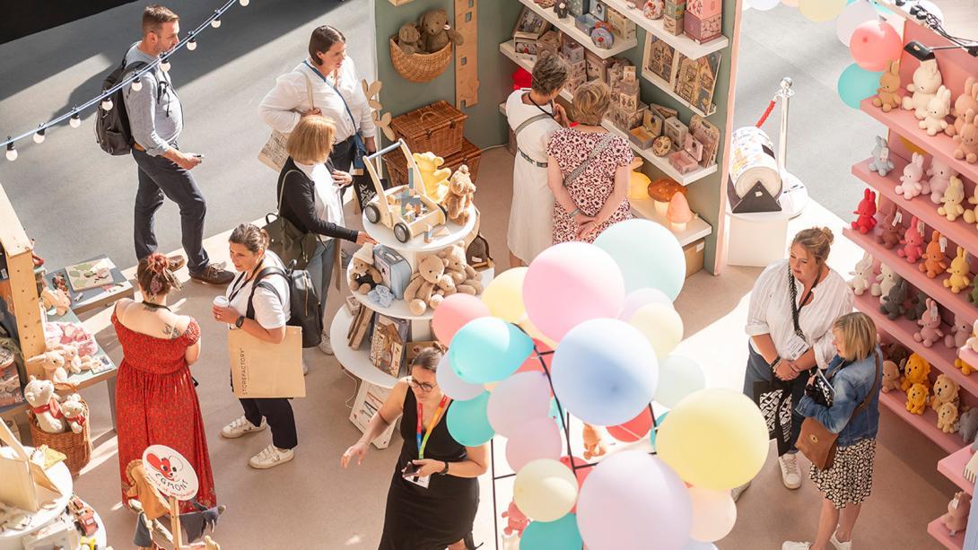 Trade Show Booth Design: 9 Pointers for Planning Your Booth [+ Inspo]