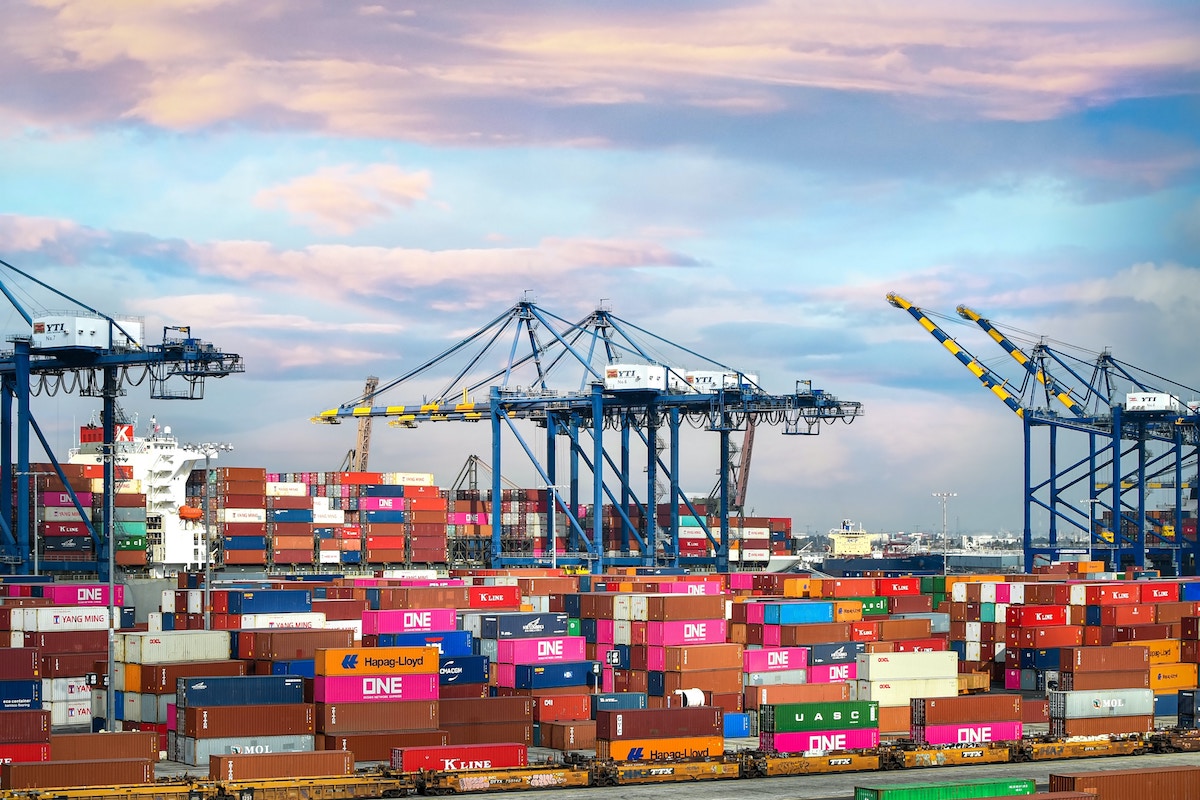 What is Dropshipping? Pros & Cons of Dropshipping
