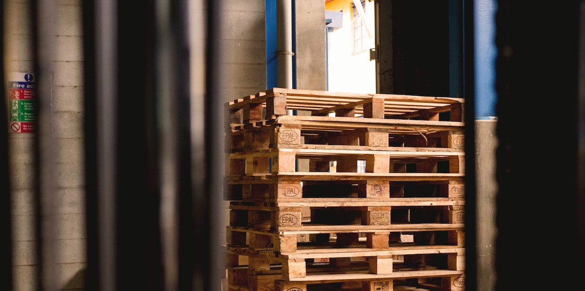 Wholesaler vs Distributor: What’s the Difference?