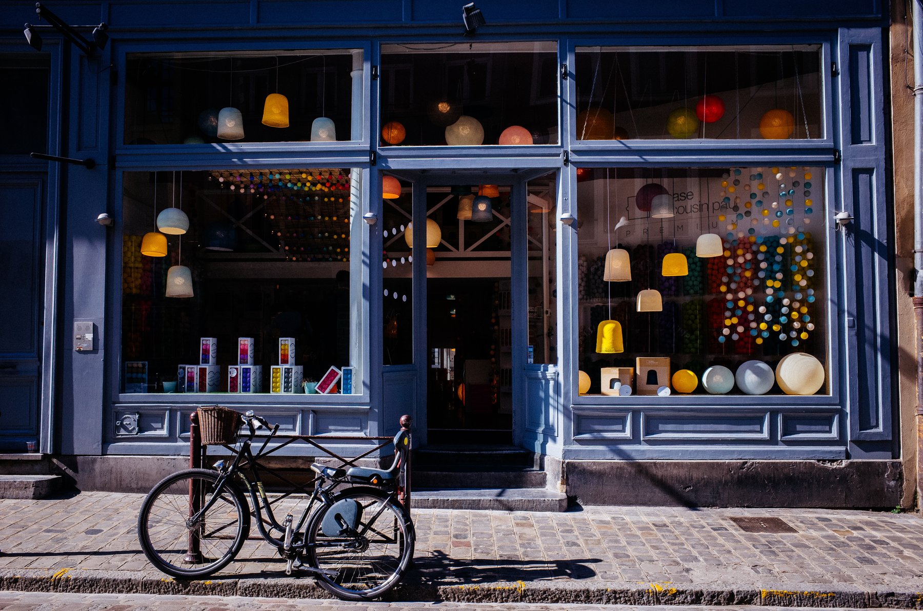 Creative Window Display Ideas for 6 January