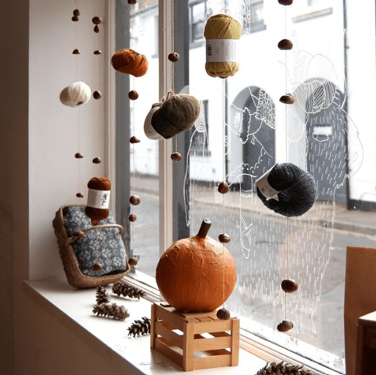 17 Easy Autumn Window Display Ideas for Your Store